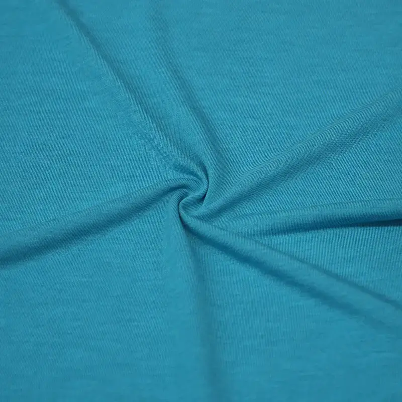 In che modo il tessuto a maglie di bambù si confronta con i tessuti a maglie tradizionali realizzati con fibre sintetiche in termini di durata?